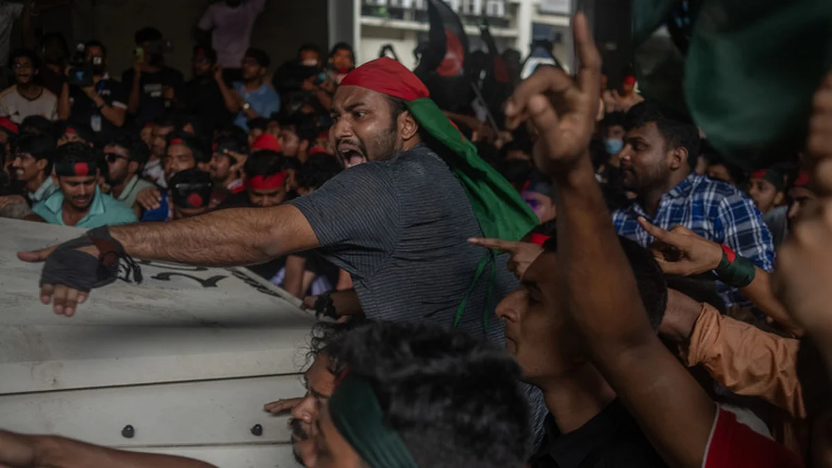 Former Bangladeshi Minister Claims US Agencies, Clintons Supported Hasina’s Ouster