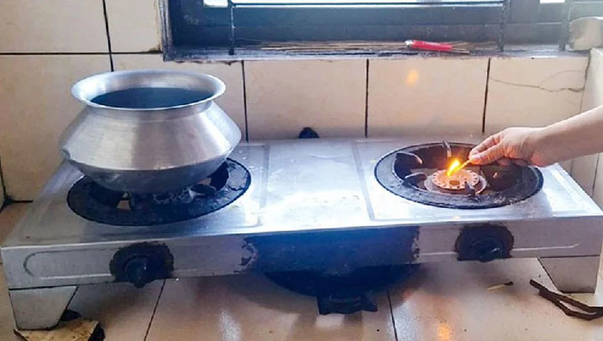 Gas Crisis Worsens as Water Enters Pipeline During Leak Repair