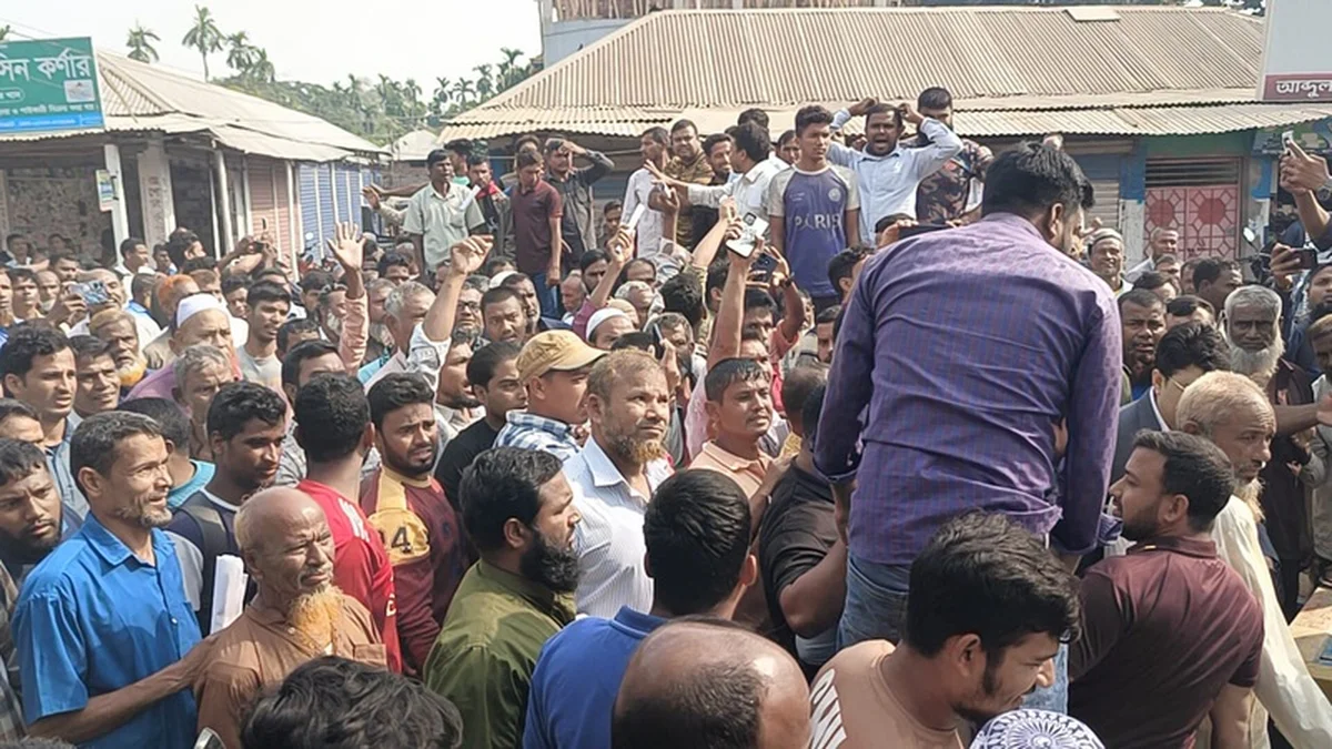 Farmers block road in Lalmonirhat after failing to get fertilizer