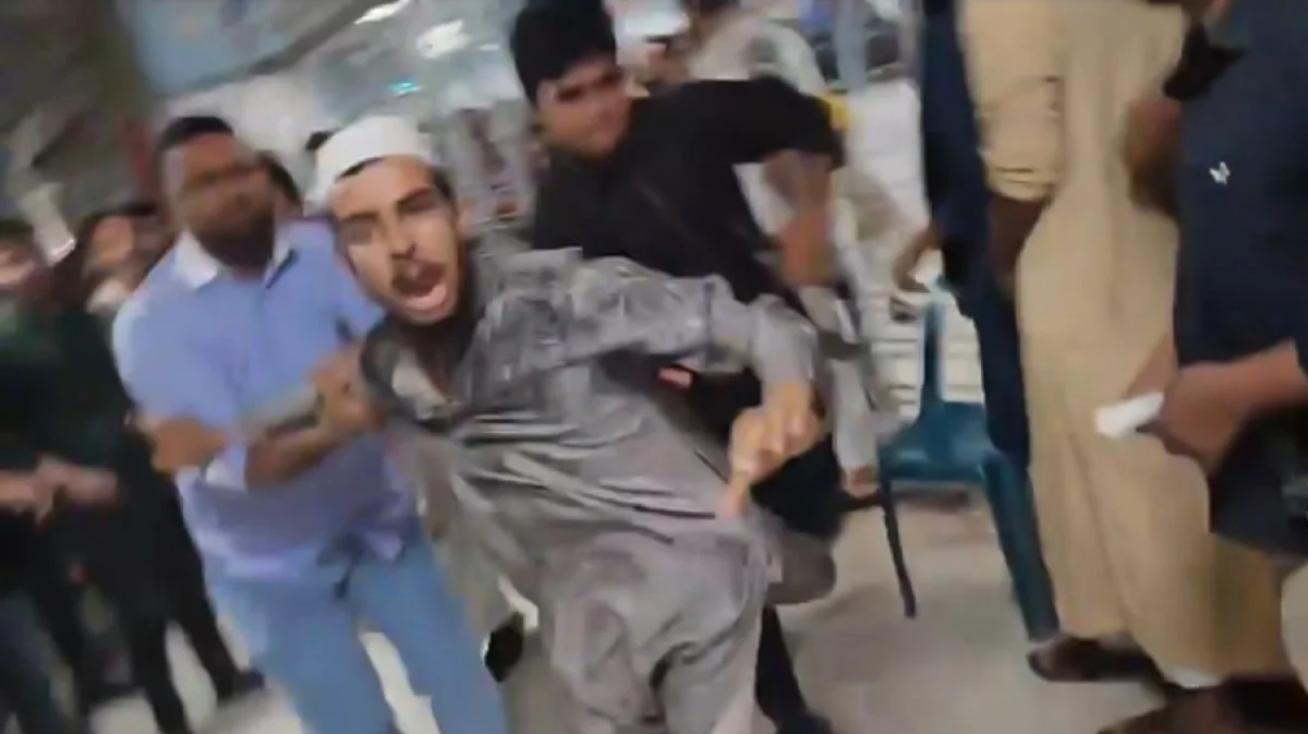 Journalist Attacked by Osman Hadi’s Supporters at Dhaka Medical College Hospital